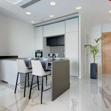 Stunning Sea Views In Tigne Point, With Pool شقة