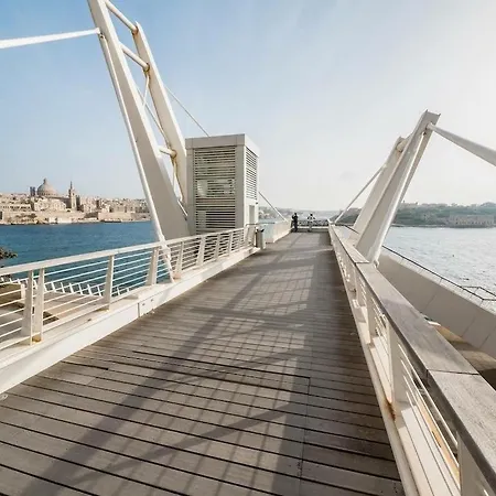 Stunning Sea Views In Tigne Point, With Pool Appartement