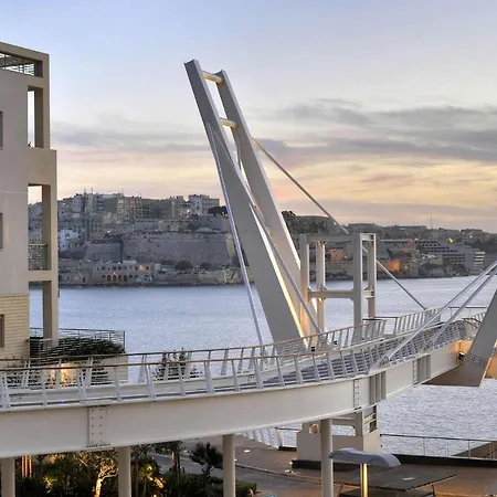 Apartment Stunning Sea Views In Tigne Point, With Pool Sliema